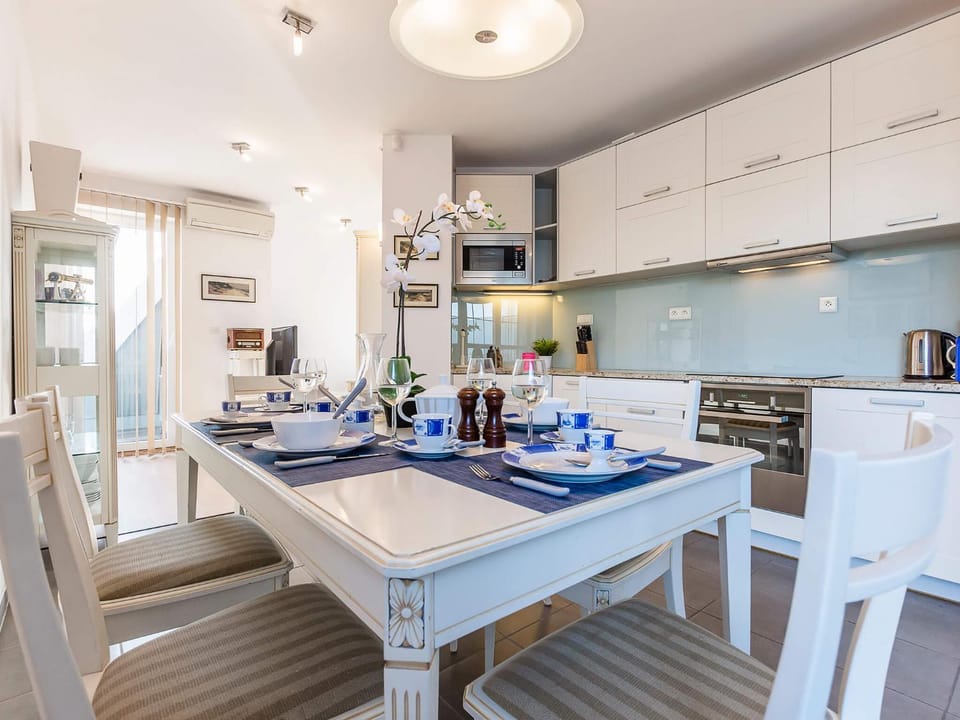 Coffee/tea facilities, Kitchen or kitchenette, Dining area