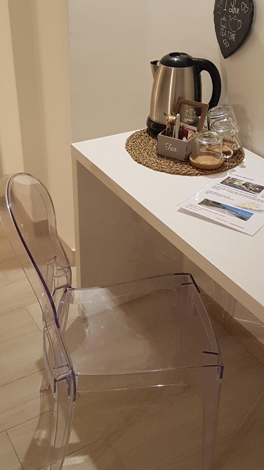 Coffee/tea facilities, Seating area