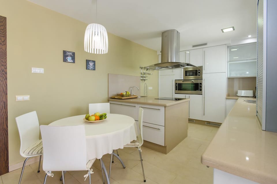 Kitchen or kitchenette, Living room