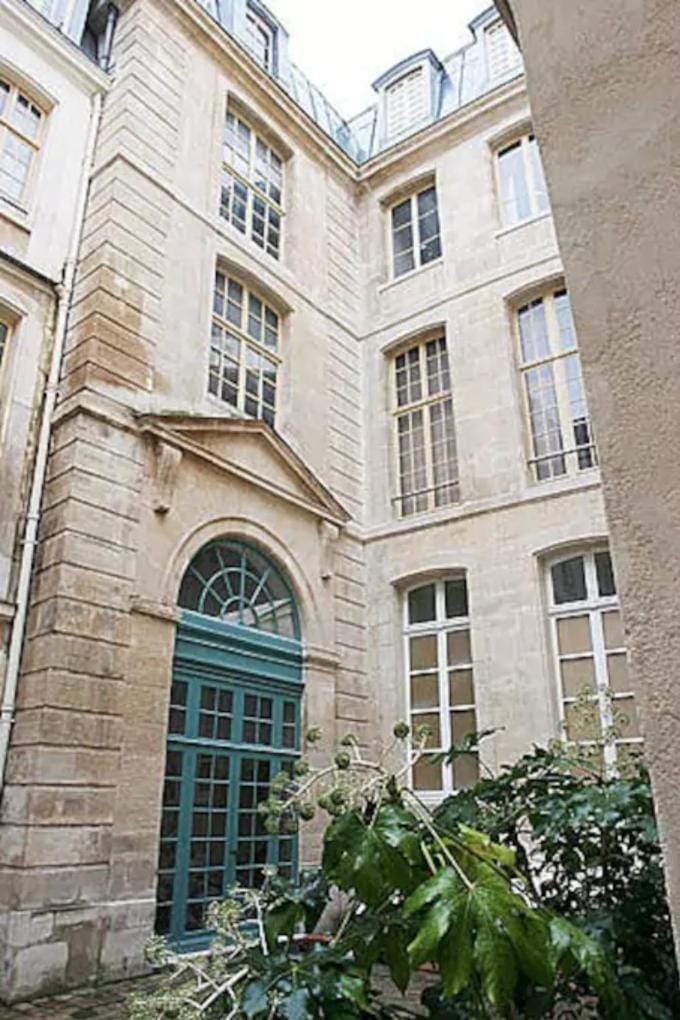 Facade/entrance