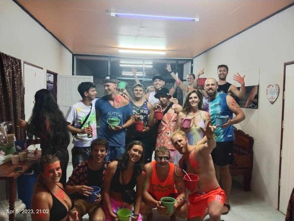 Seventeen Hostel Bed and Breakfast in Ban Tai