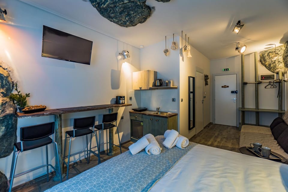 TV and multimedia, Kitchen or kitchenette, Dining area