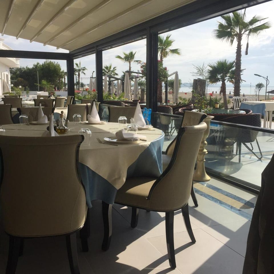 Restaurant/places to eat, Restaurant/places to eat