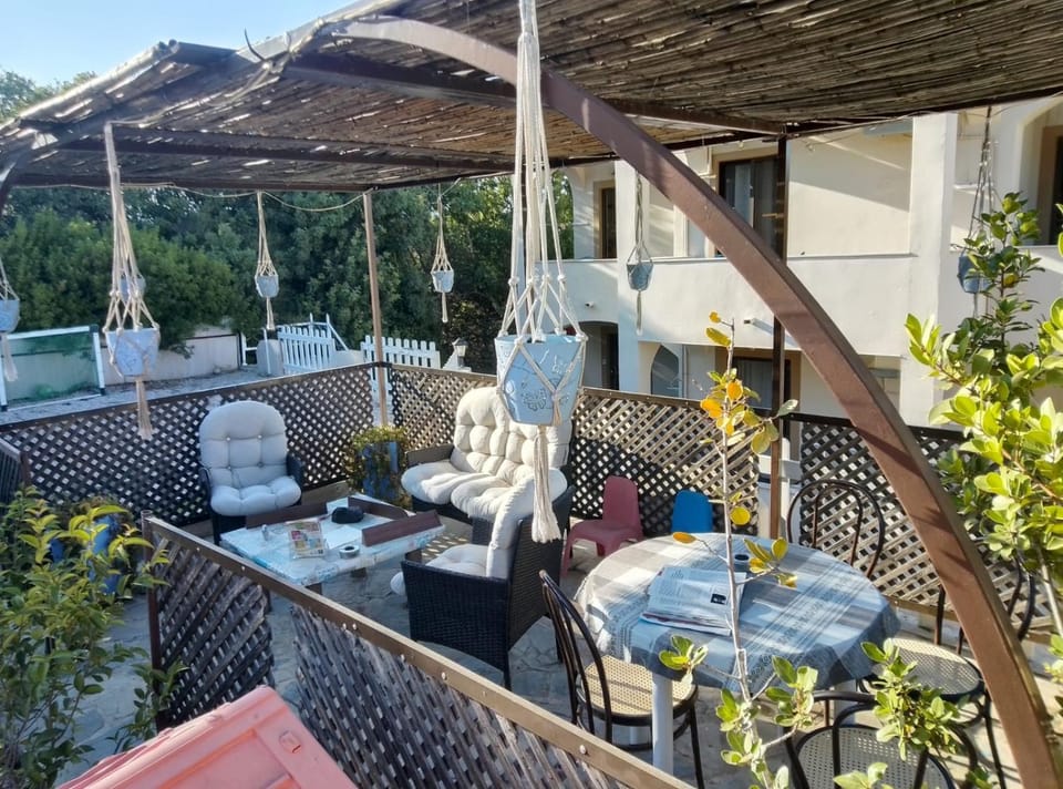 Game Room, Garden, Seating area, Garden view, Mountain view