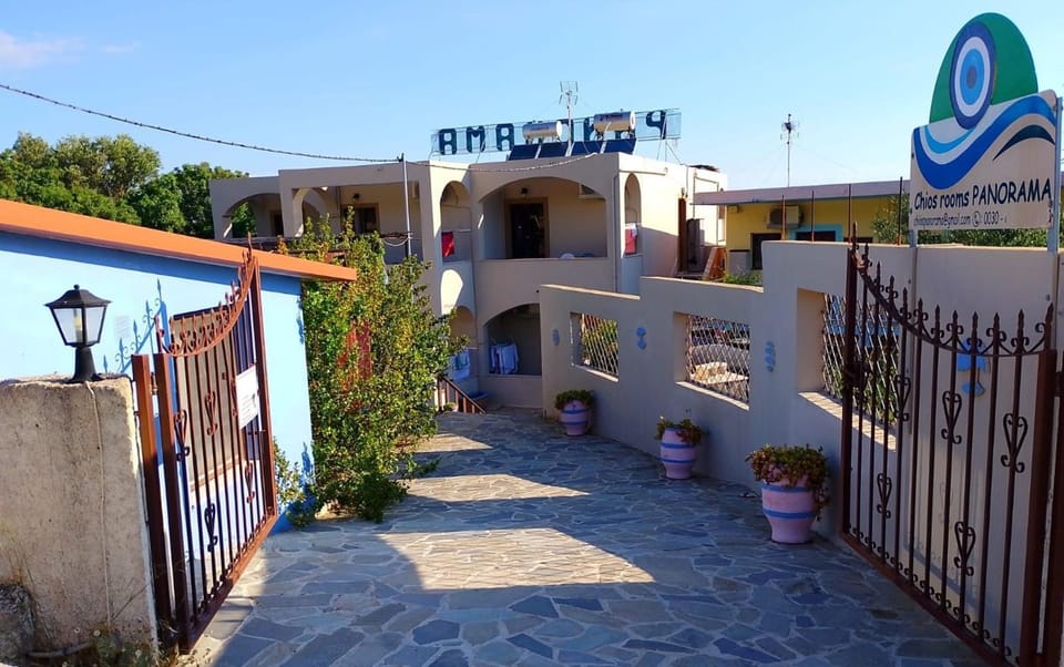 Property building, Facade/entrance, Garden