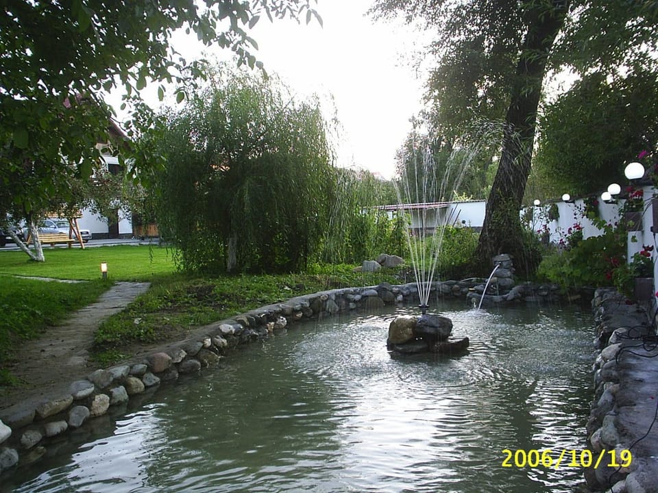 Garden, Lake view, Mountain view