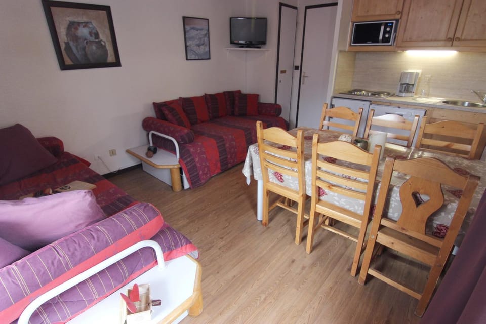 Kitchen or kitchenette, Living room, Dining area