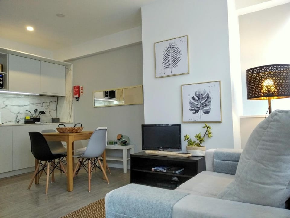 TV and multimedia, Living room, Seating area, Dining area