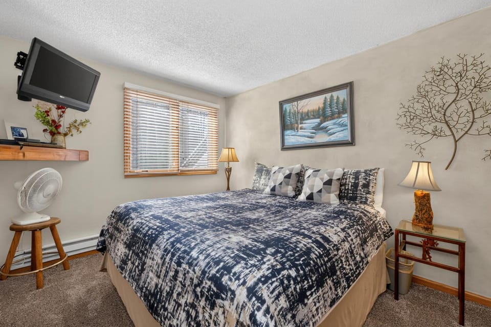 Bed, TV and multimedia, Bedroom, furniture