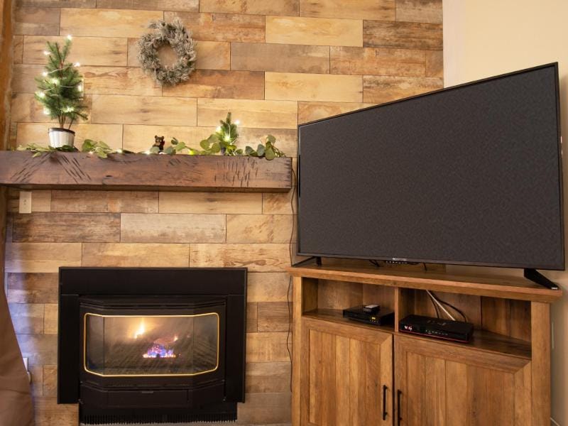 TV and multimedia, Living room, fireplace, furniture