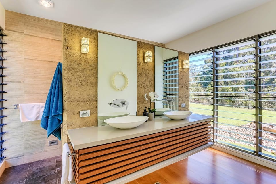 Calanthe Acreage - Doonan House in Sunshine Coast