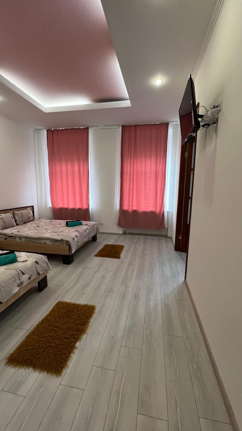 Bed, TV and multimedia, Living room, Photo of the whole room