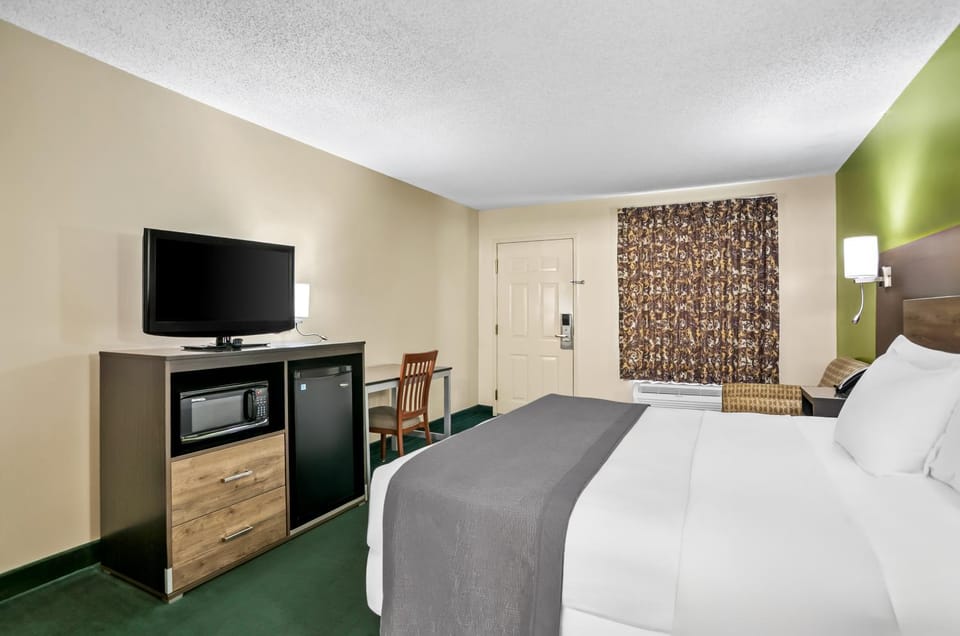 Bed, TV and multimedia, Bedroom