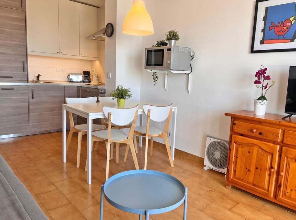 Kitchen or kitchenette, Living room, Dining area