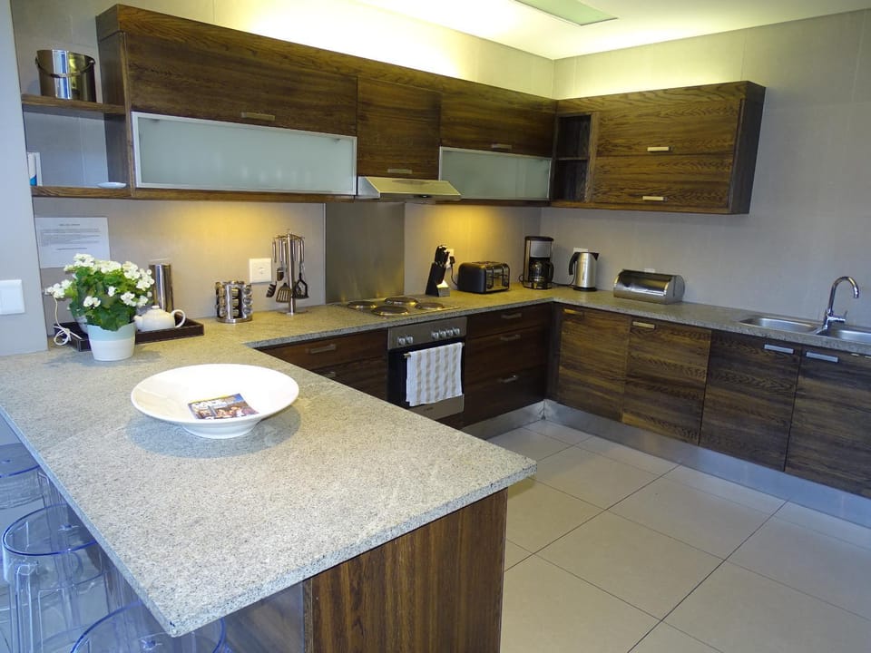 Kitchen or kitchenette, Communal kitchen