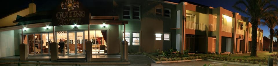 Facade/entrance, Balcony/Terrace