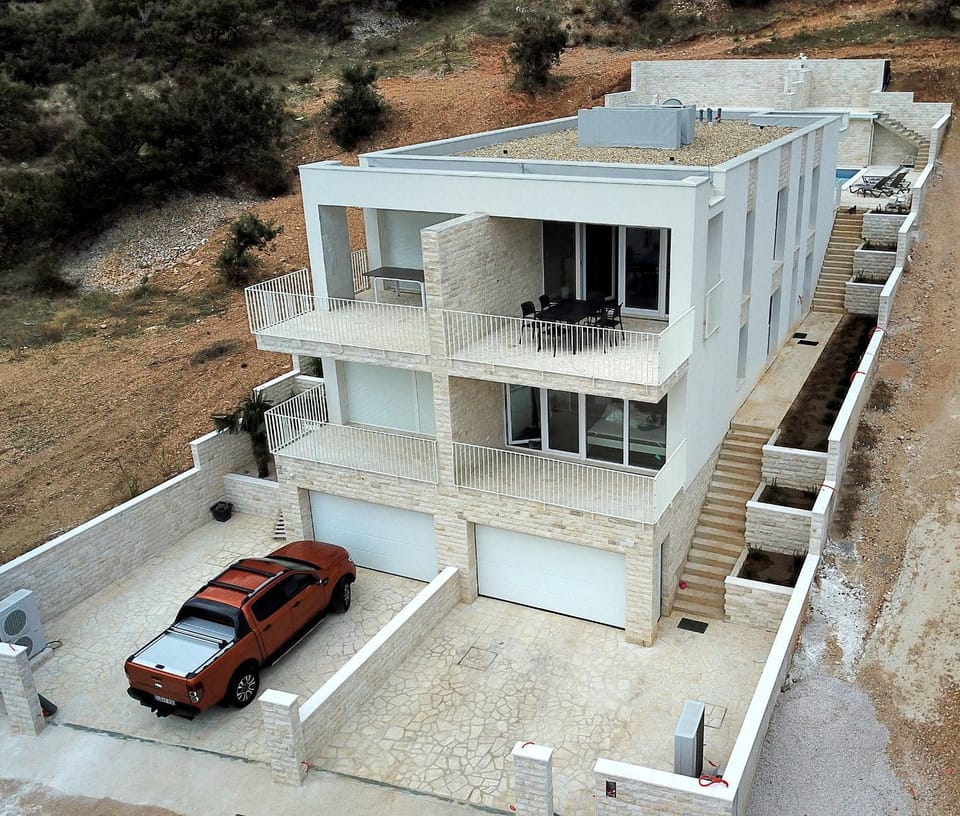 Property building, Bird's eye view