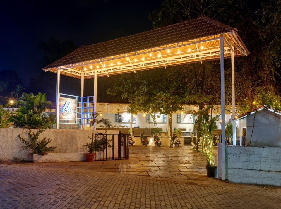 Facade/entrance, Night