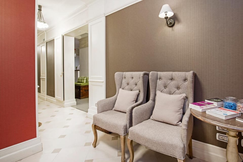 Communal lounge/ TV room, Lobby or reception