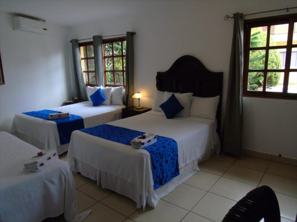 Bed, Photo of the whole room, Decorative detail, Bedroom