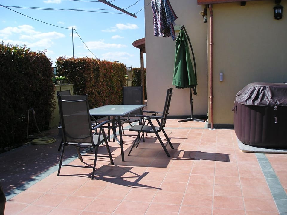 intero appartamento con giardino e colazione Dario Apartment in Parma