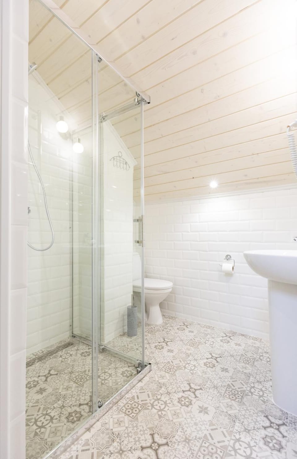 Shower, Toilet, Other, Photo of the whole room, Decorative detail, Area and facilities