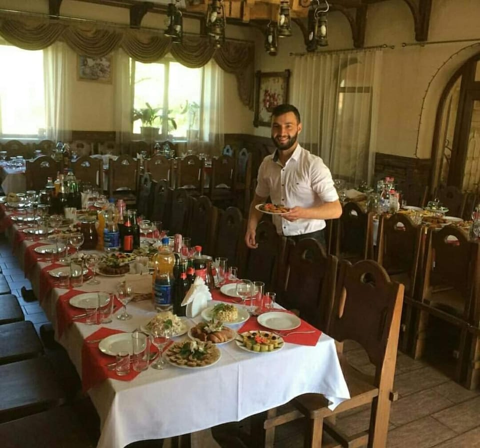 Staff, Restaurant/places to eat, Off site