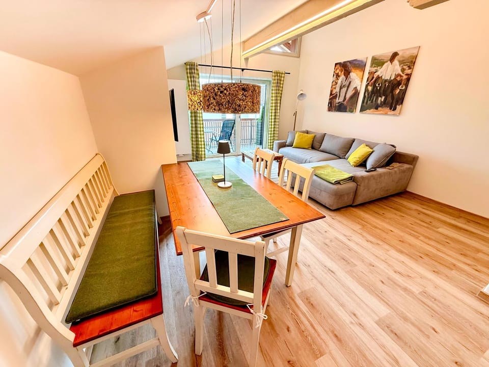 Living room, Seating area, Dining area