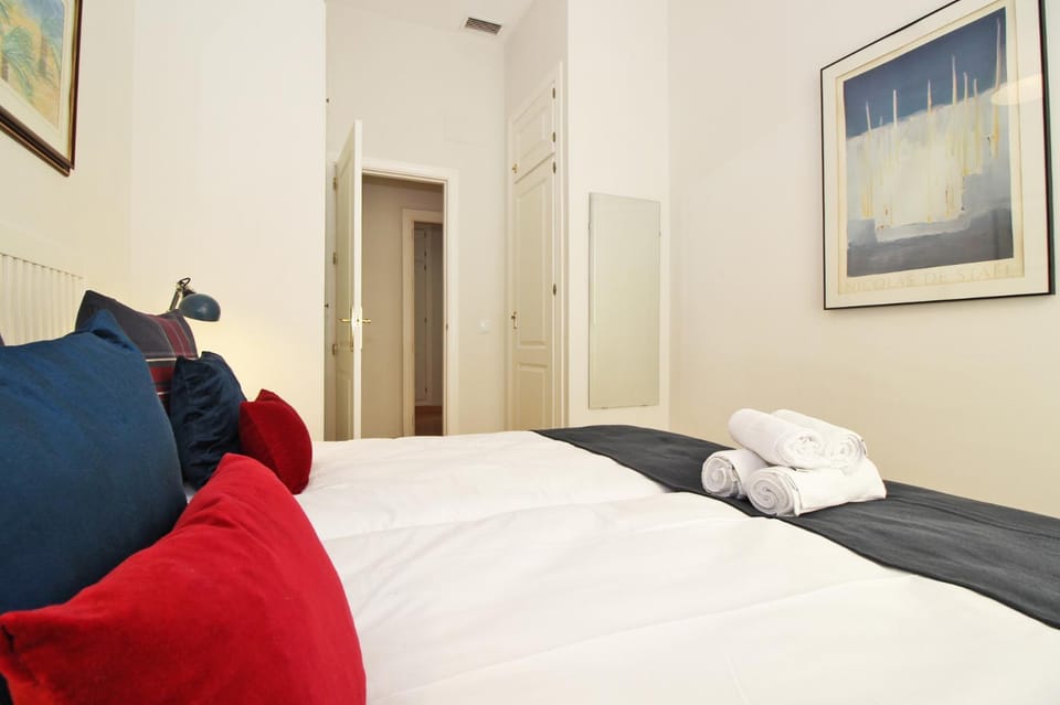 Bed, Photo of the whole room, Bedroom
