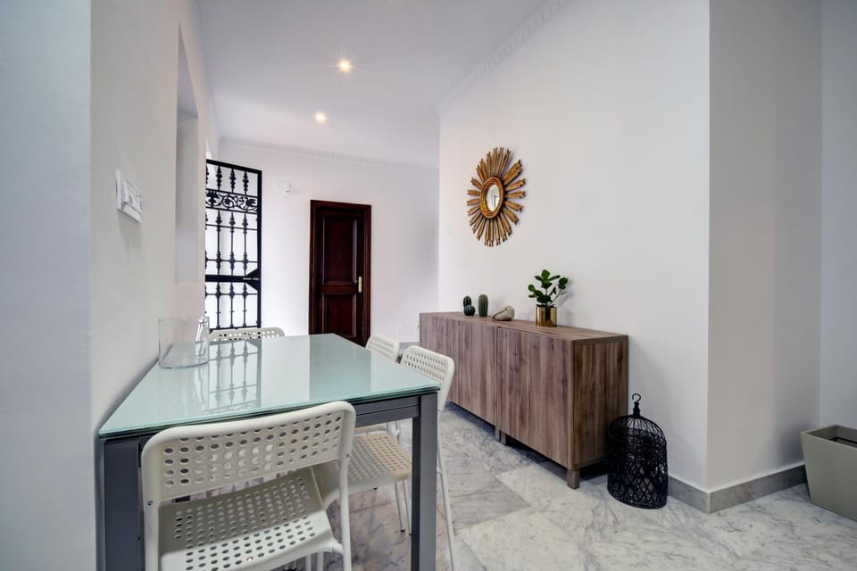 Seating area, Dining area