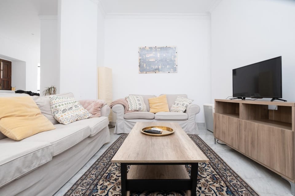 Communal lounge/ TV room, TV and multimedia, Living room, Seating area, Evening entertainment