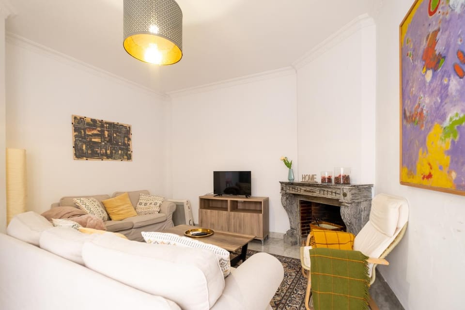 Communal lounge/ TV room, TV and multimedia, Living room, Seating area, Evening entertainment