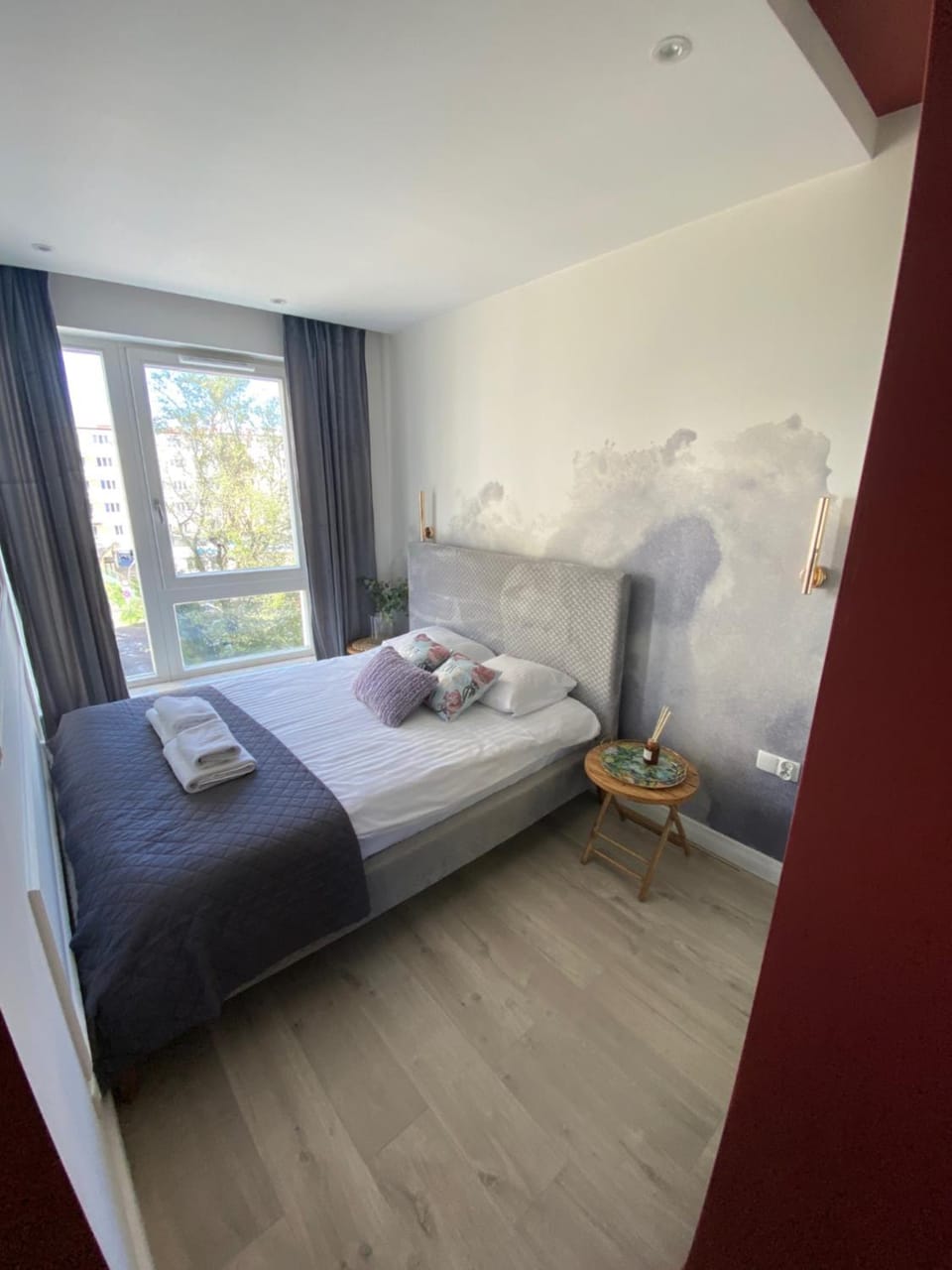 Bed, Bedroom, towels