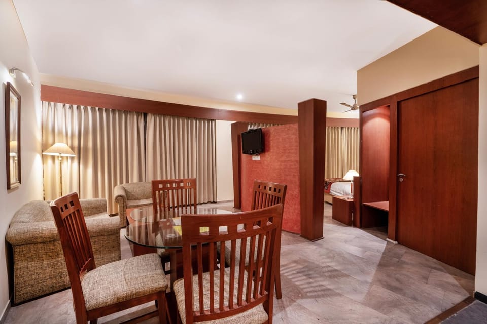 TV and multimedia, View (from property/room), Dining area, Meeting/conference room, Mountain view
