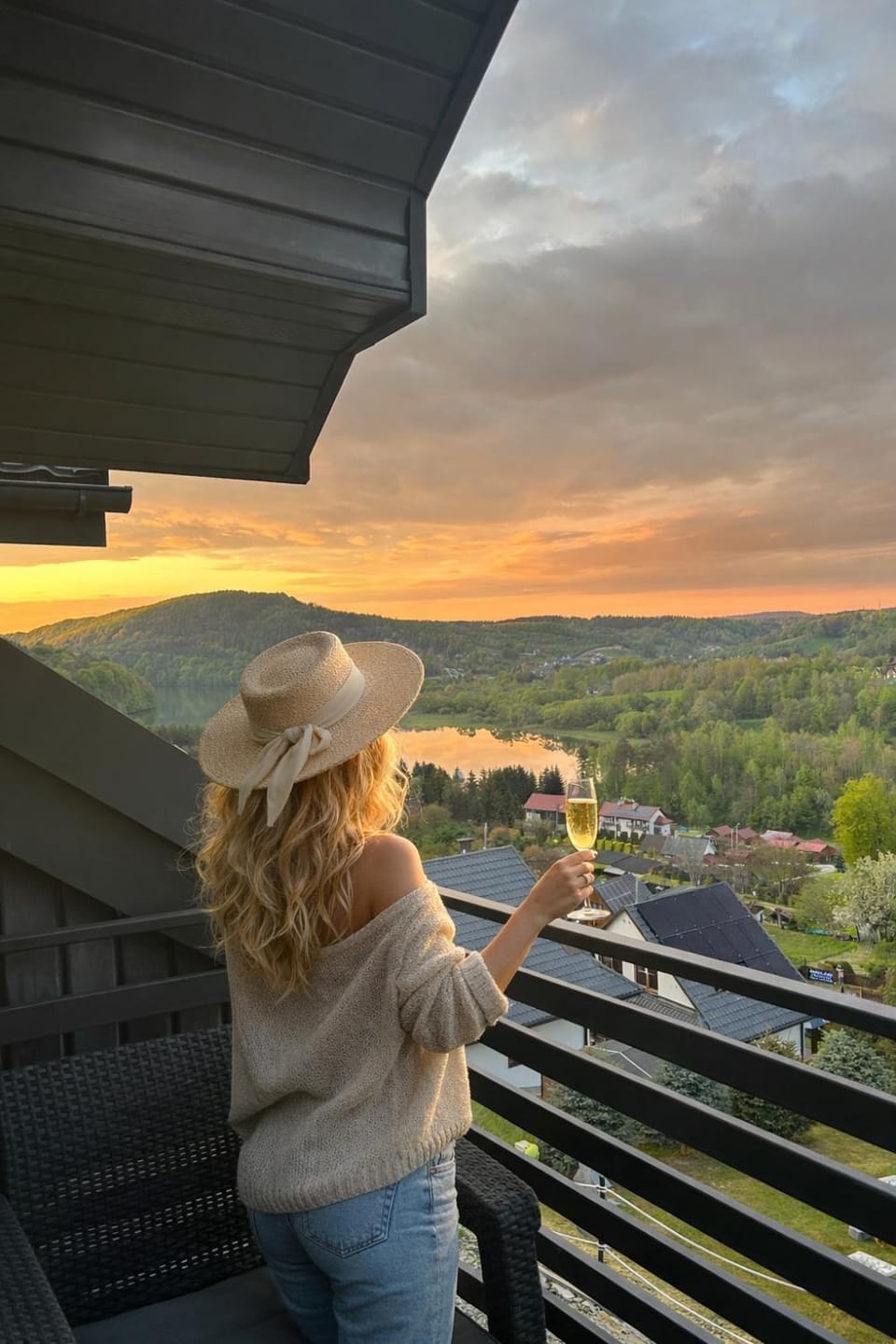 View (from property/room), Lake view, Mountain view, River view, Sunset