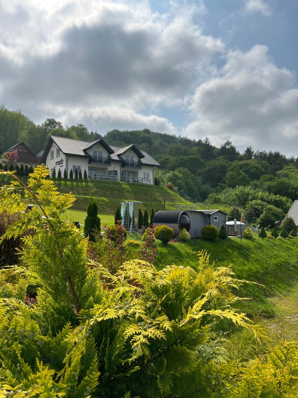 Property building, Day, Natural landscape, Garden, Garden view, Mountain view