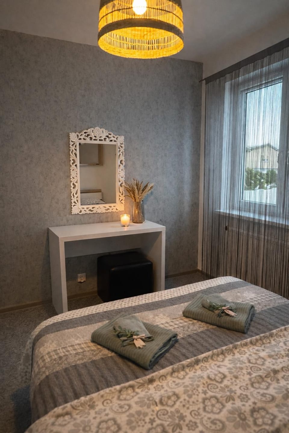 Toilet, Bed, Photo of the whole room, Bedroom, towels