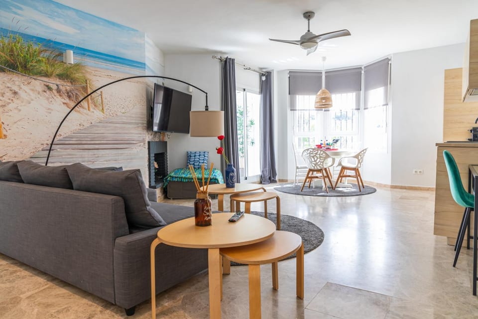 TV and multimedia, Living room, Dining area, fireplace