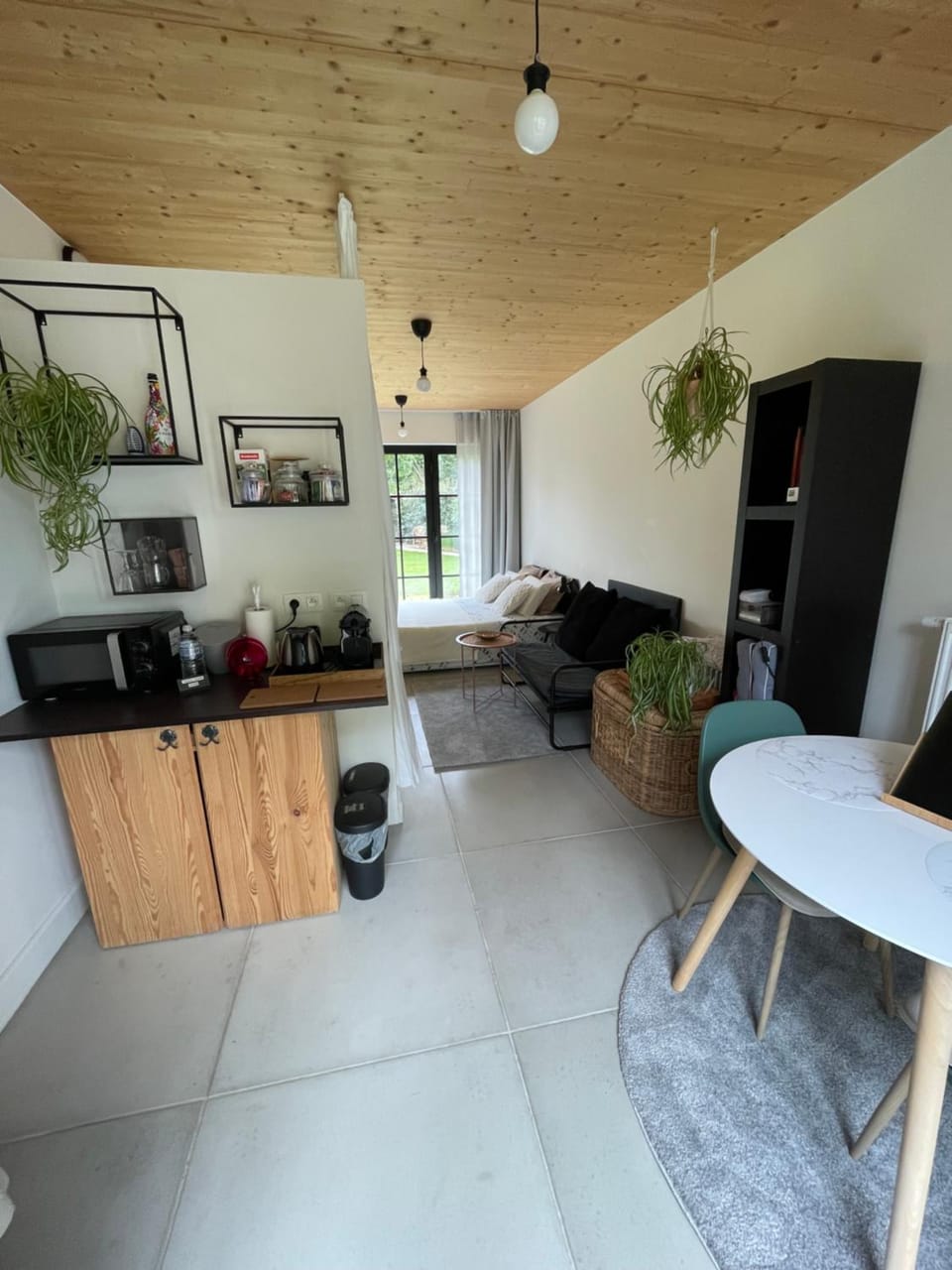 Coffee/tea facilities, Kitchen or kitchenette, Seating area