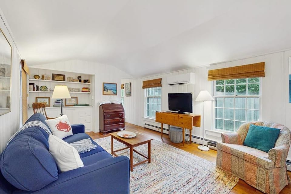 Little Cozy Corner Apartment in Martha's Vineyard
