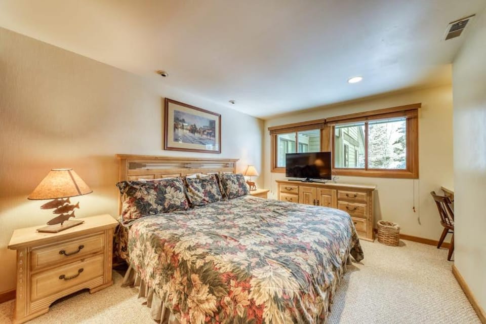 Dollar Meadows 1370 Apartment in Sun Valley