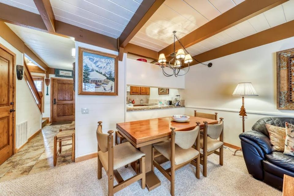 Dollar Meadows 1370 Apartment in Sun Valley