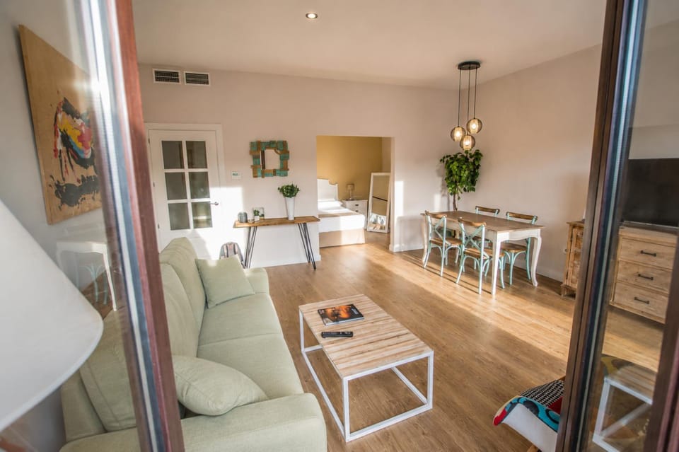 Communal lounge/ TV room, TV and multimedia, Lounge or bar