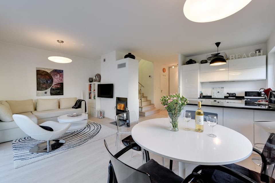 Coffee/tea facilities, Kitchen or kitchenette, Dining area