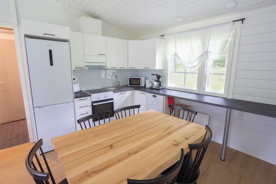 Kitchen or kitchenette, Dining area, oven, pet friendly, stove
