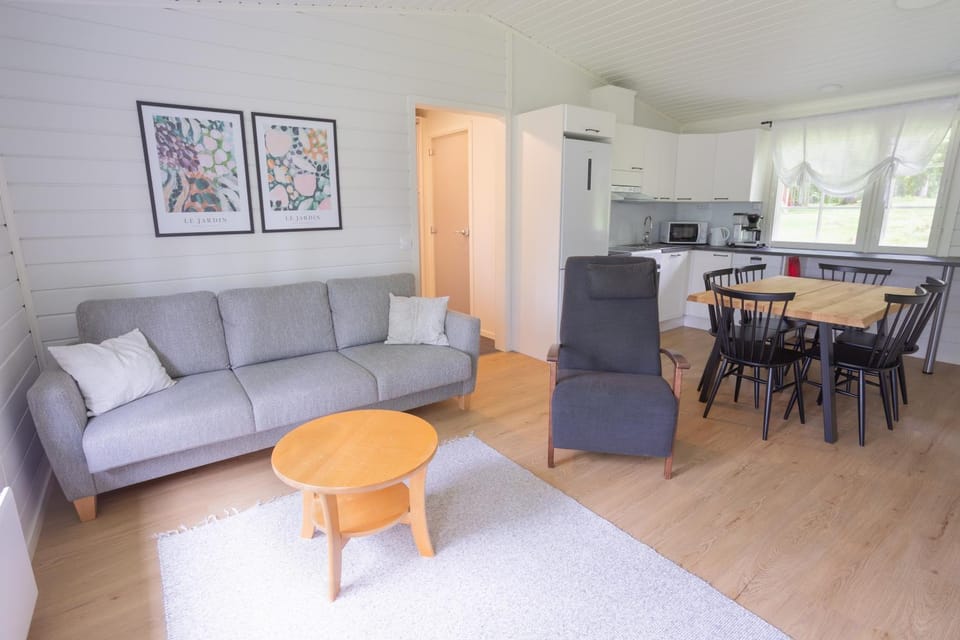 Kitchen or kitchenette, Living room, Seating area, Dining area, pet friendly