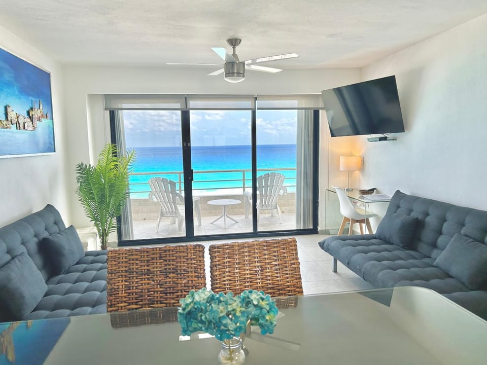Living room, Sea view