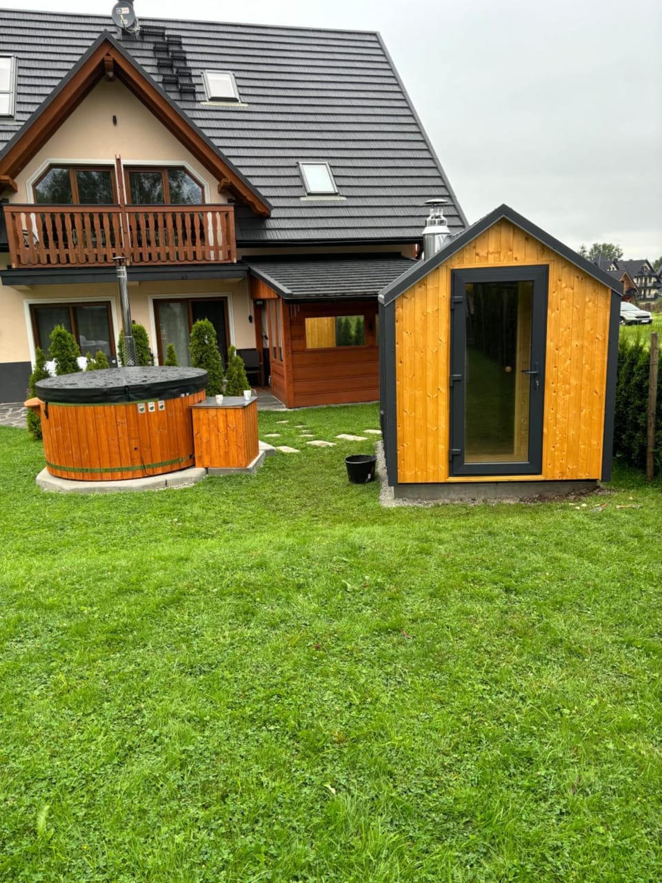 Hot Tub, Sauna