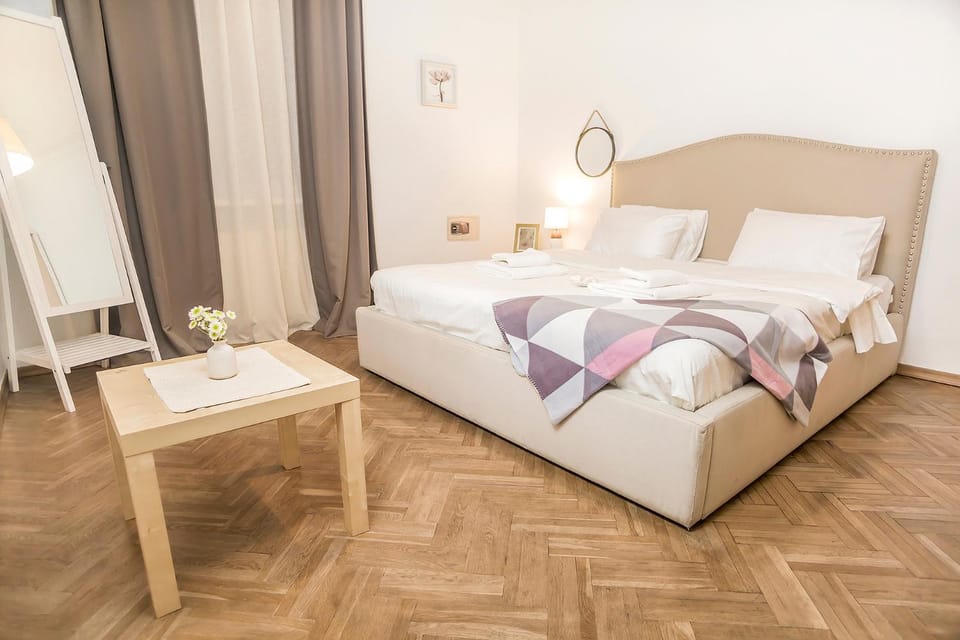 Tbilisi center 2 BD 80sq with Balcony and High ceiling Apartment in Tbilisi, Georgia