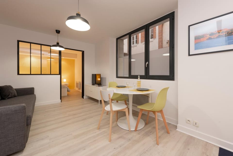 Kitchen or kitchenette, Seating area, Dining area, Communal kitchen